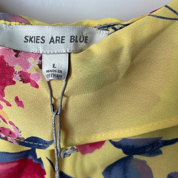 Yellow strappy top. - Picture 3 of 4